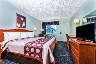 Super 8 By Wyndham North Hotel