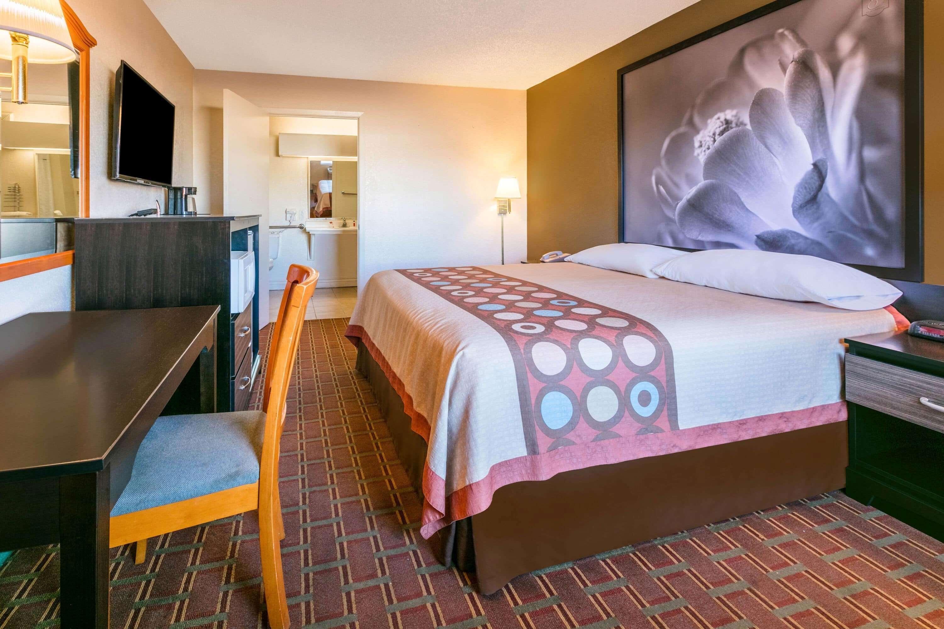 Super 8 By Wyndham North Hotel