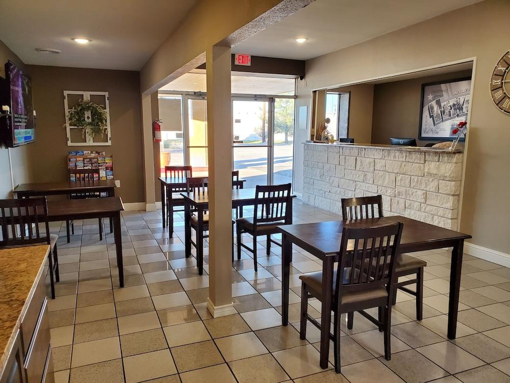 Hotel Super 8 By Wyndham North