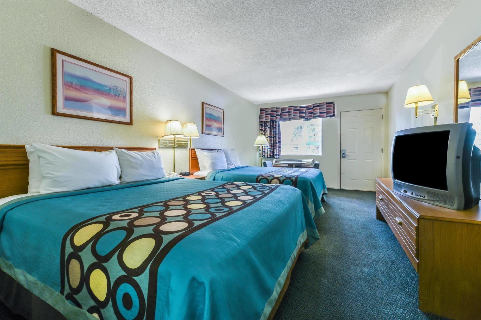 Super 8 By Wyndham North Hotel