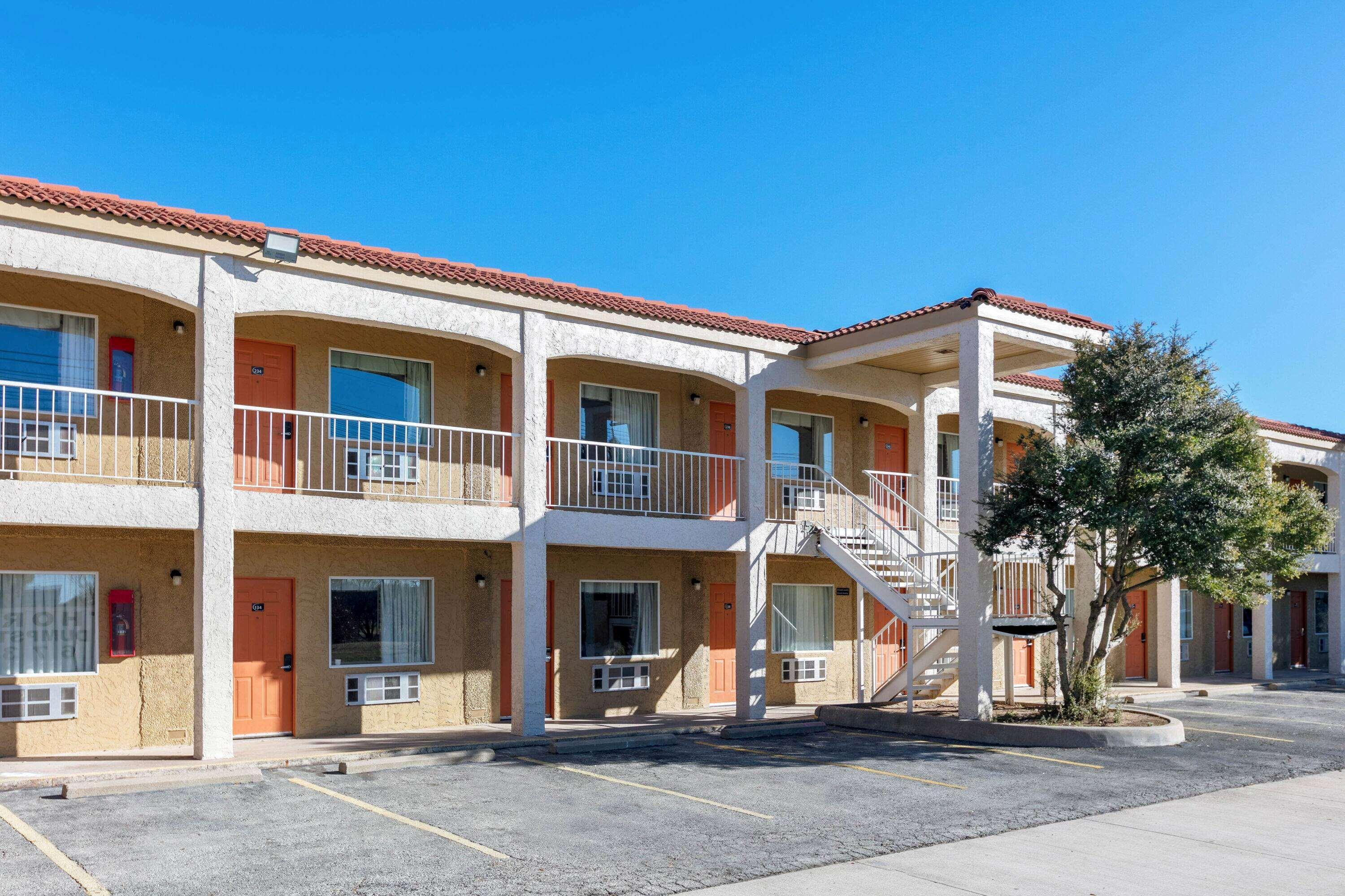 Super 8 By Wyndham North Hotel 2*
