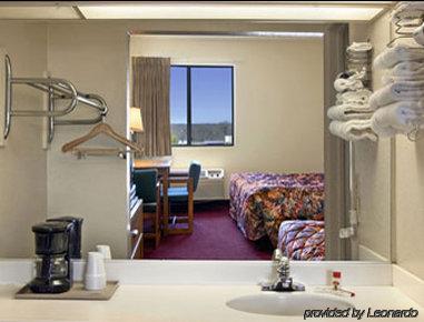 Hotel Super 8 By Wyndham North
